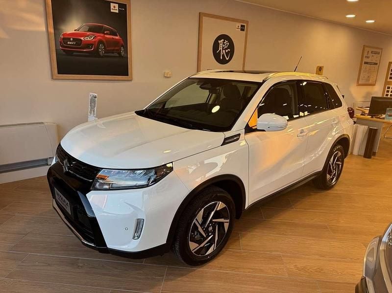 Nuova Suzuki Vitara 110 CV (80 kW) 2025 Bianco santorini SUV