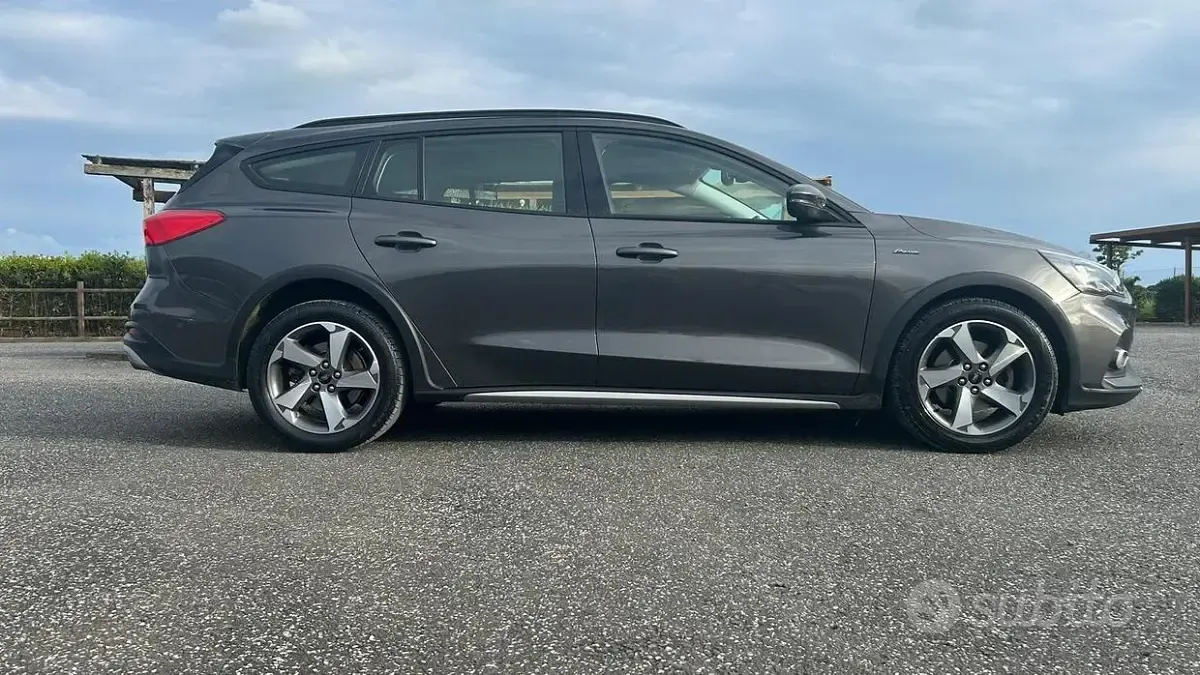 Usata Ford Focus 120 CV (88 kW) 2020 Grigio Station wagon
