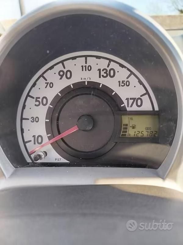 Usata Toyota Aygo Connect Style 68 CV (50 kW) 2014 Bianco Utilitaria