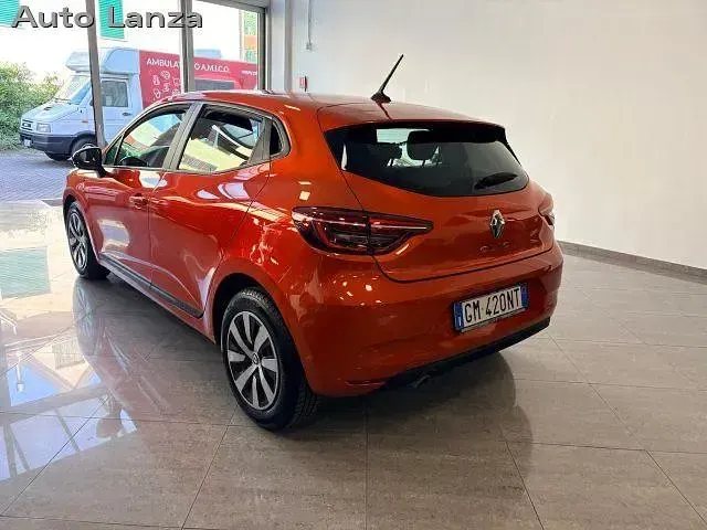 Usata Renault Clio V Equilibre 90 CV (66 kW) 2023 Arancione Berlina