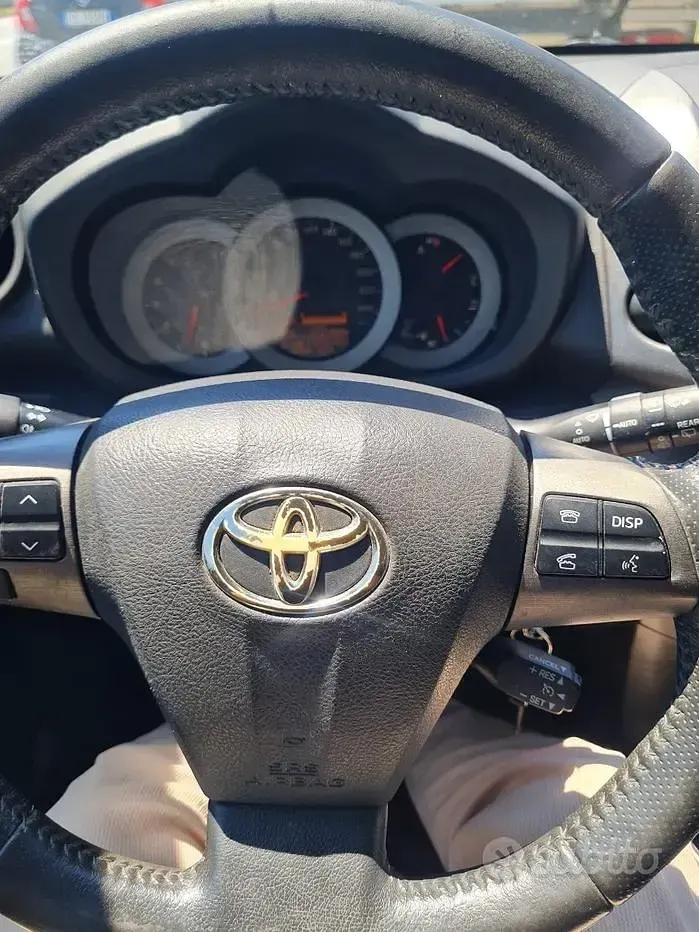 Usata Toyota RAV4 150 CV (110 kW) 2011 SUV