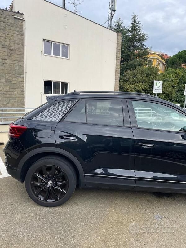 Usata VW T-Roc Advance 116 CV (85 kW) 2020 Nero SUV