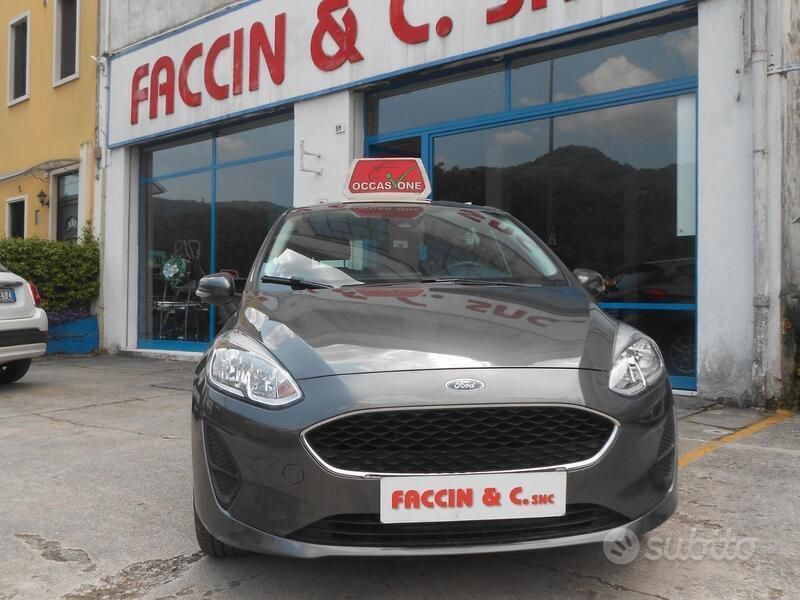 Grigio Usata 2019 Ford Fiesta Due volumi | 11.500 € (Buon prezzo) - Immagine 1/4