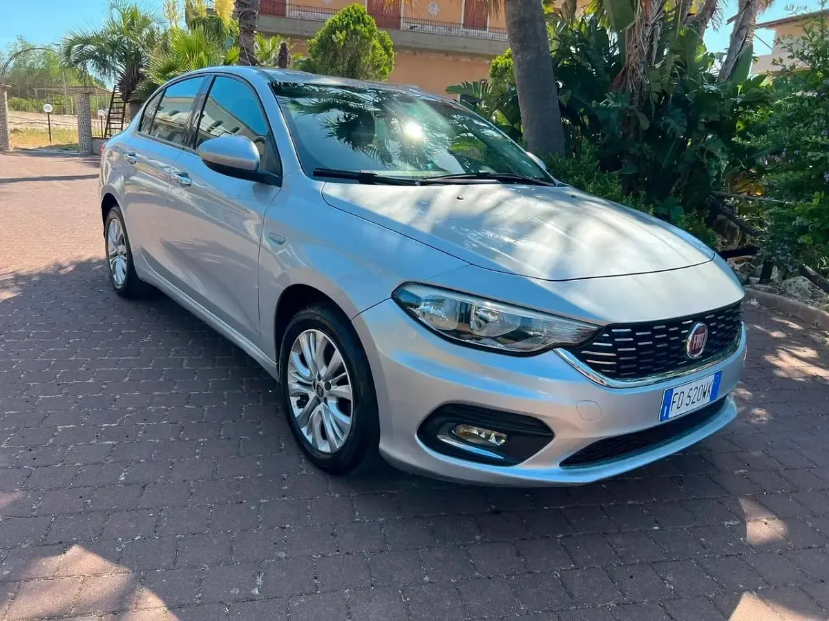 Usata Fiat Tipo Lounge 119 CV (87 kW) 2016 Grigio Berlina