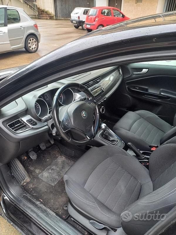 Usata Alfa Romeo Giulietta 140 CV (102 kW) 2011 Utilitaria