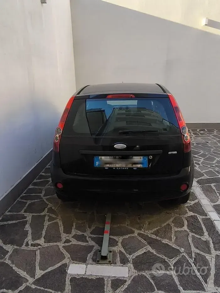 Usata Ford Fiesta Collection 68 CV (50 kW) 2005 Nero Utilitaria