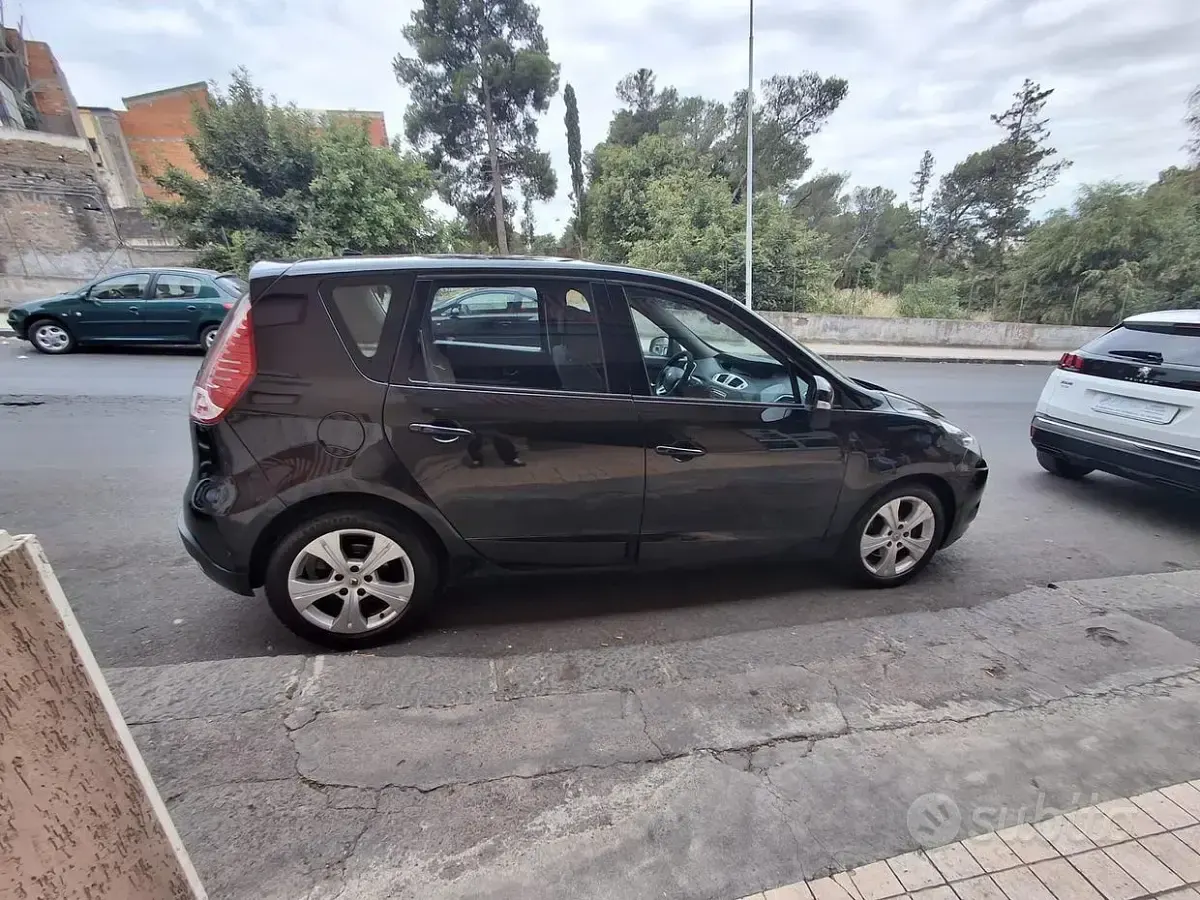 Usata Renault Scenic E-Tech Dynamique 110 CV (80 kW) 2009 Nero Monovolume