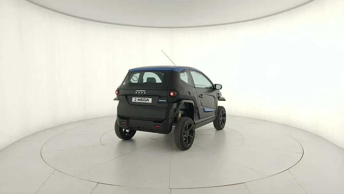 Nuova Aixam Scouty R Evo 2026 Blu zaffiro