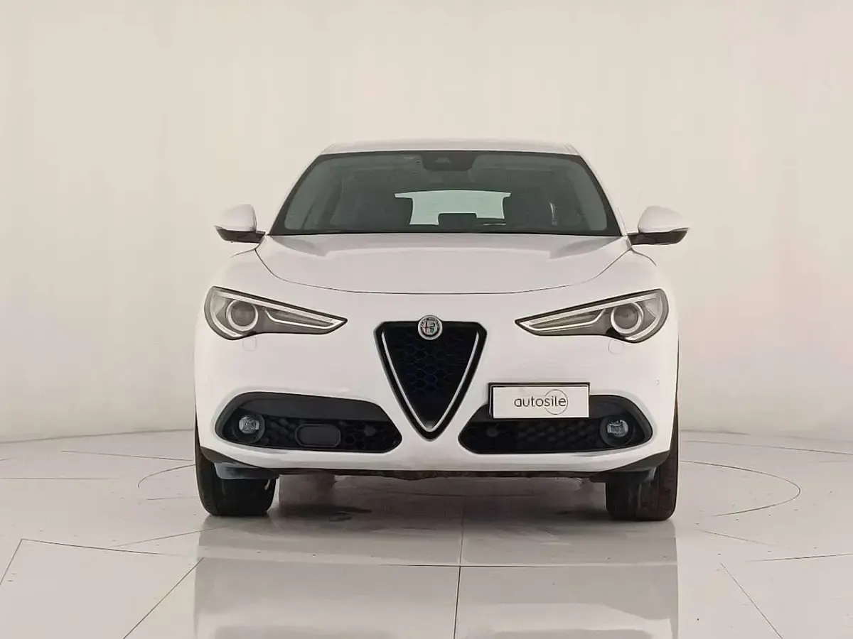 Usata Alfa Romeo Stelvio Executive 209 CV (153 kW) 2019 Bianco alfa SUV