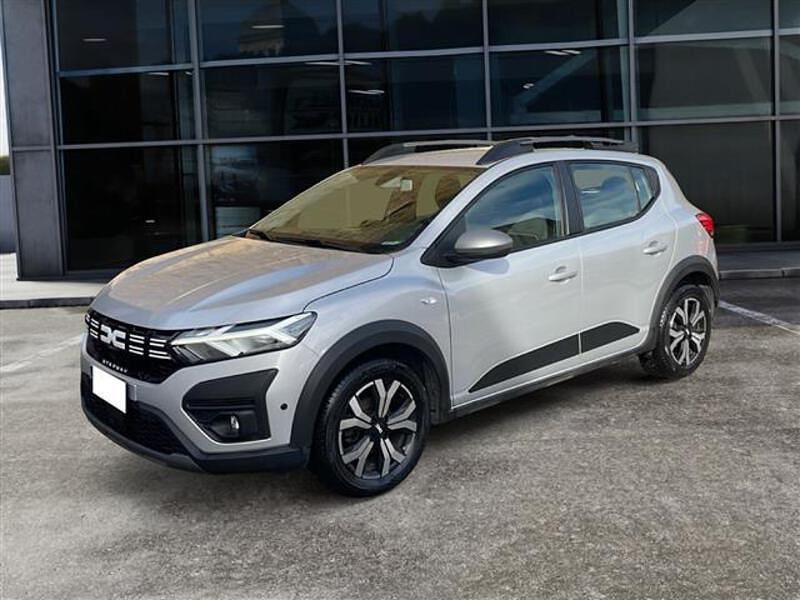 Grigio chiaro Usata 2023 Dacia Sandero Comfort | 12.900 € (Buon prezzo) - Immagine 1/4