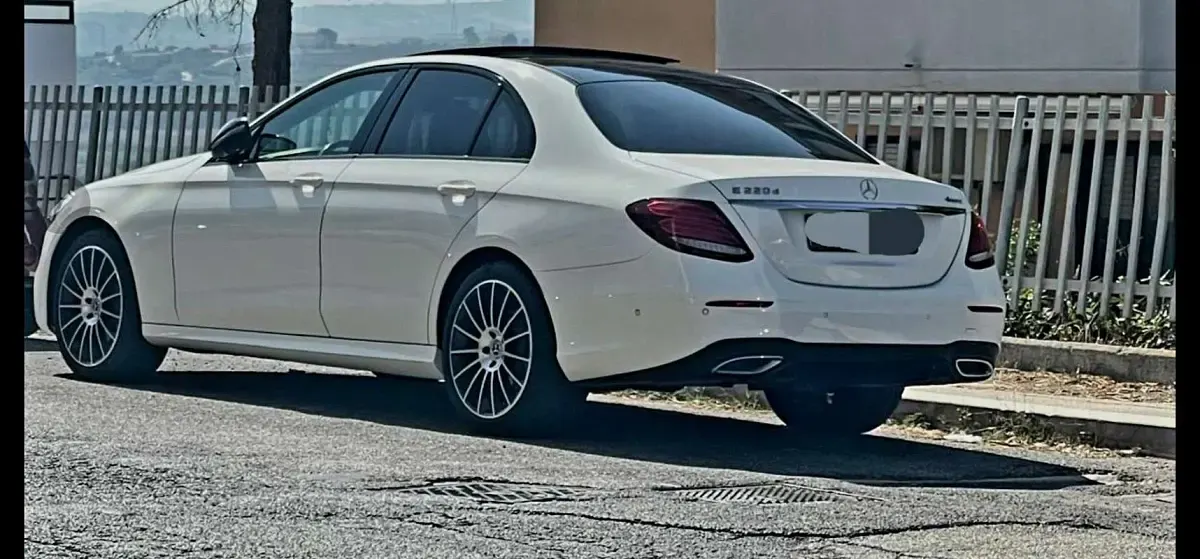 Usata Mercedes E220 Exclusive 194 CV (142 kW) 2019 Berlina