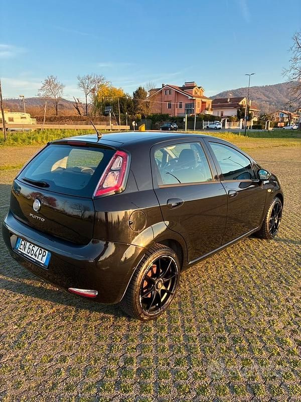 Usata Fiat Punto Evo 95 CV (69 kW) 2012 Nero Utilitaria