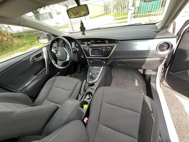 Usata Toyota Auris Hybrid Active 99 CV (72 kW) 2013 Bianco Berlina
