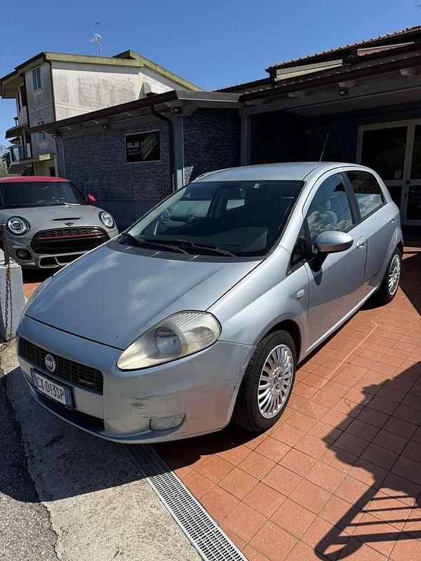 Argento Usata 2005 Fiat Grande Punto Dynamic Due volumi | 2500 € (Buon prezzo) - Immagine 1/4