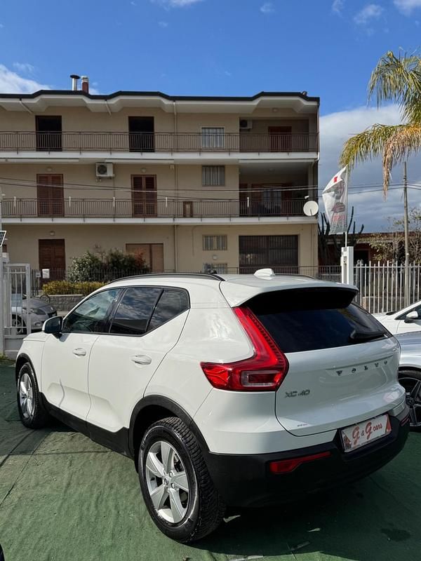 Usata Volvo XC40 Momentum 150 CV (110 kW) 2020 Bianco SUV