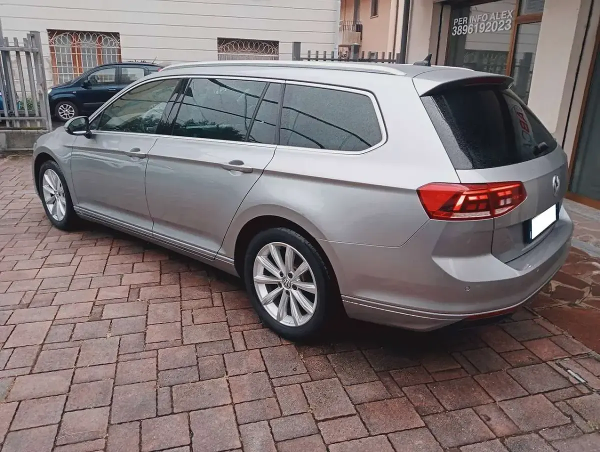 Usata VW Passat Executive 120 CV (88 kW) 2020 Silver met Station wagon