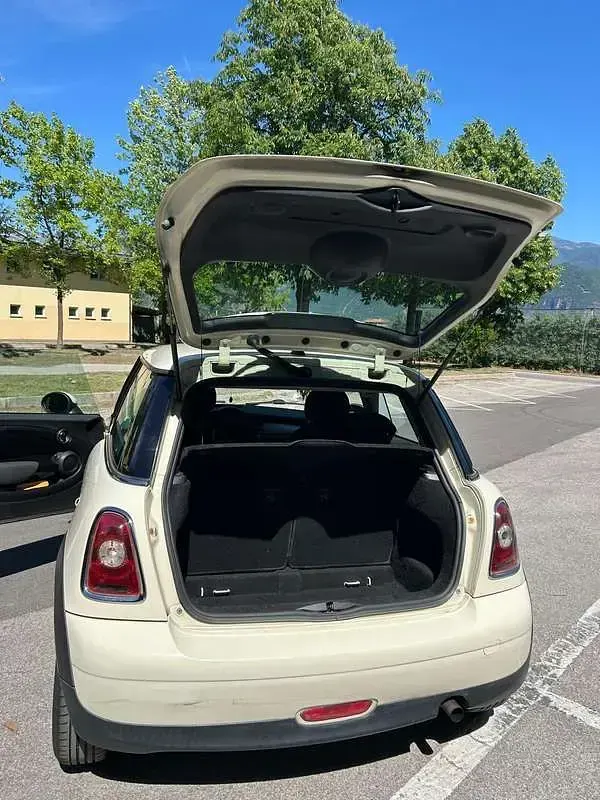 Usata Mini ONE 75 CV (55 kW) 2010 Beige Utilitaria