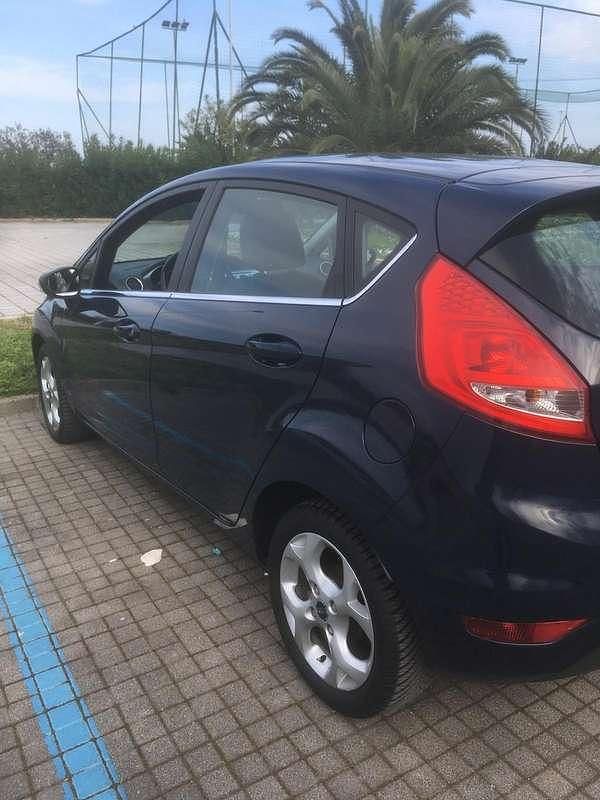 Usata Ford Fiesta 60 CV (44 kW) 2009 Blu Utilitaria