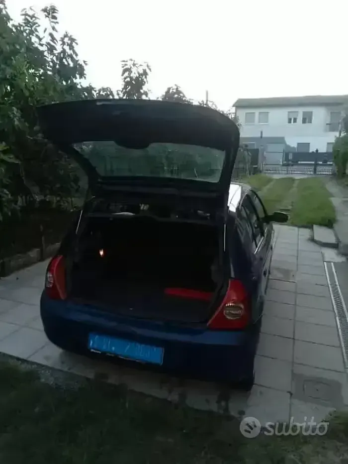 Usata Renault Clio II 75 CV (55 kW) 2008 Blu Utilitaria