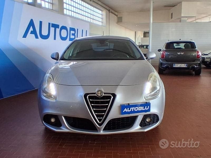 Usata Alfa Romeo Giulietta Distinctive 140 CV (102 kW) 2011 Argento Utilitaria