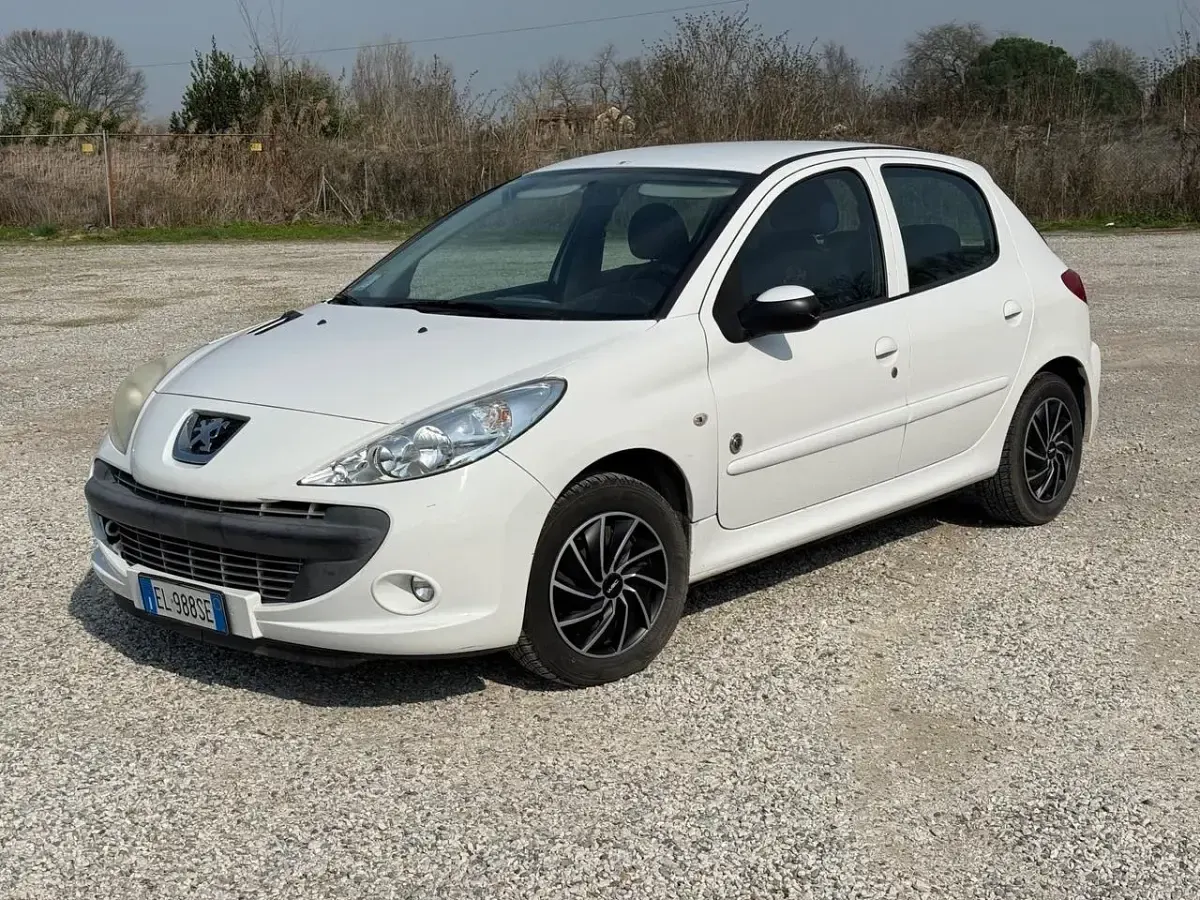 Usata Peugeot 206 57 CV (41 kW) 2012 Bianco Berlina