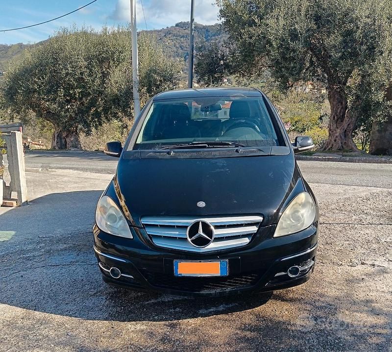 Usata Mercedes B200 140 CV (102 kW) 2009 Nero Monovolume