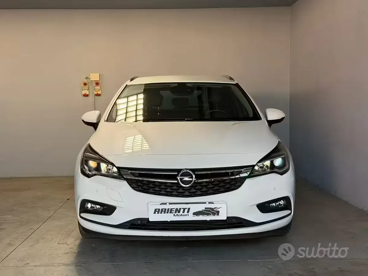 Käytetty Opel Astra Innovation 106 HP (77 kW) 2017 Valkoinen Farmari
