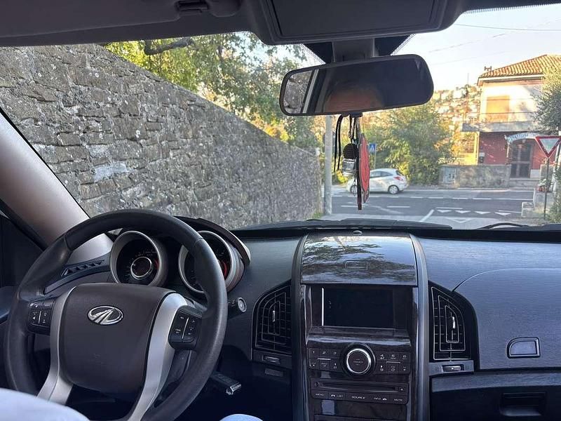 Usata Mahindra XUV500 140 CV (102 kW) 2015 Bianco SUV