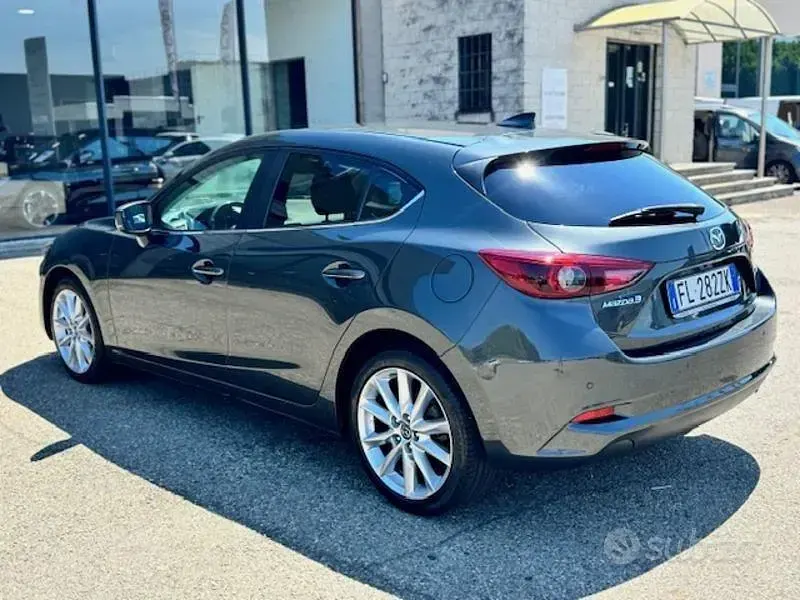 Usata Mazda 3 Exceed 105 CV (77 kW) 2017 Grigio Berlina