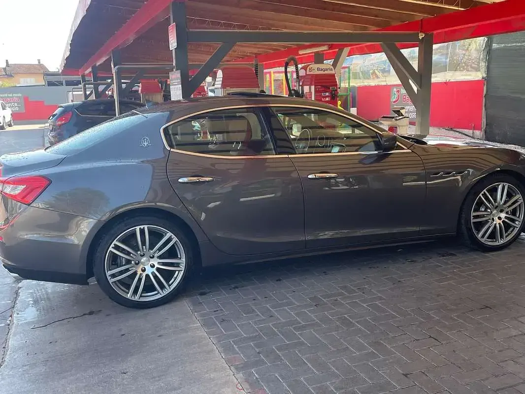 Usata Maserati Ghibli 275 CV (202 kW) 2015 Grigio Berlina