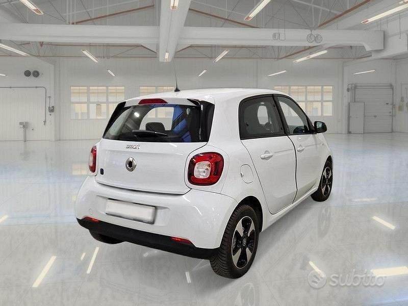 Usata Smart ForFour Electric Drive Passion 60 kW (82 CV) 2021 Bianco Berlina