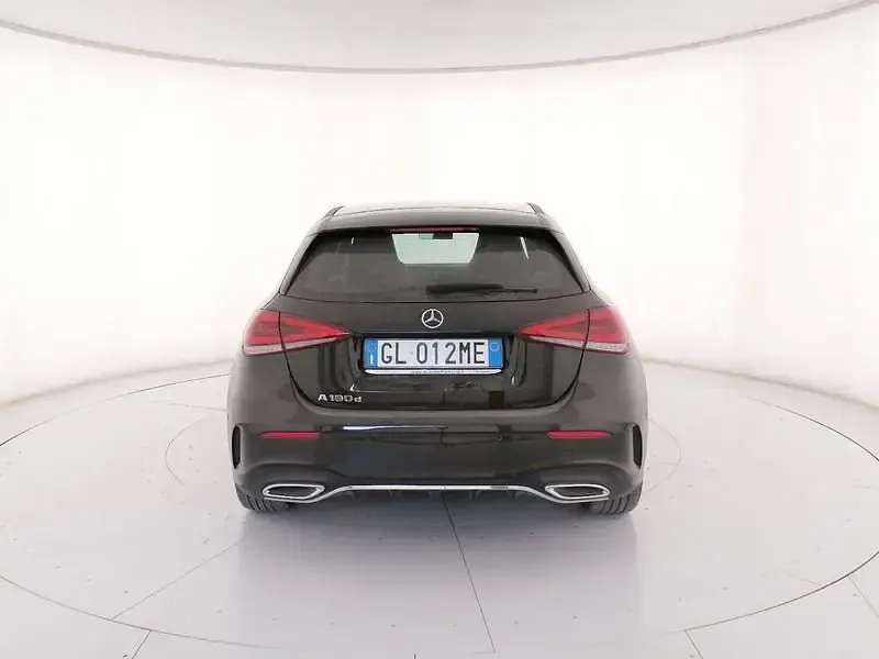 Usata Mercedes A180 Premium 116 CV (85 kW) 2022 Nero Utilitaria