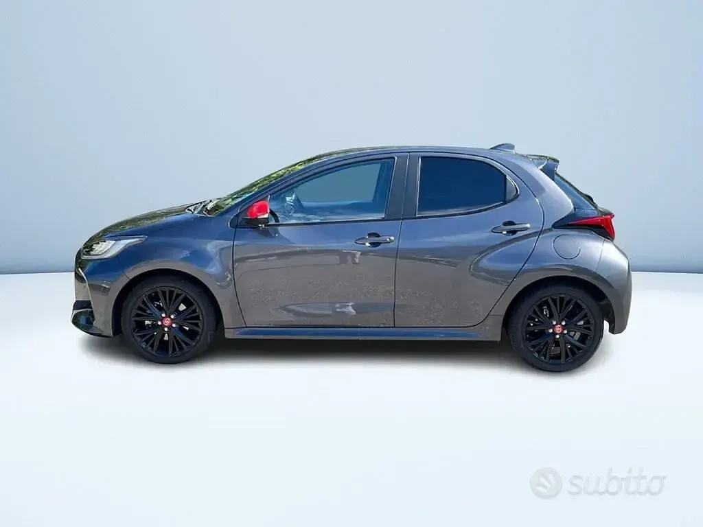 Usata Toyota Yaris Hybrid 92 CV (67 kW) 2022 Grigio Berlina