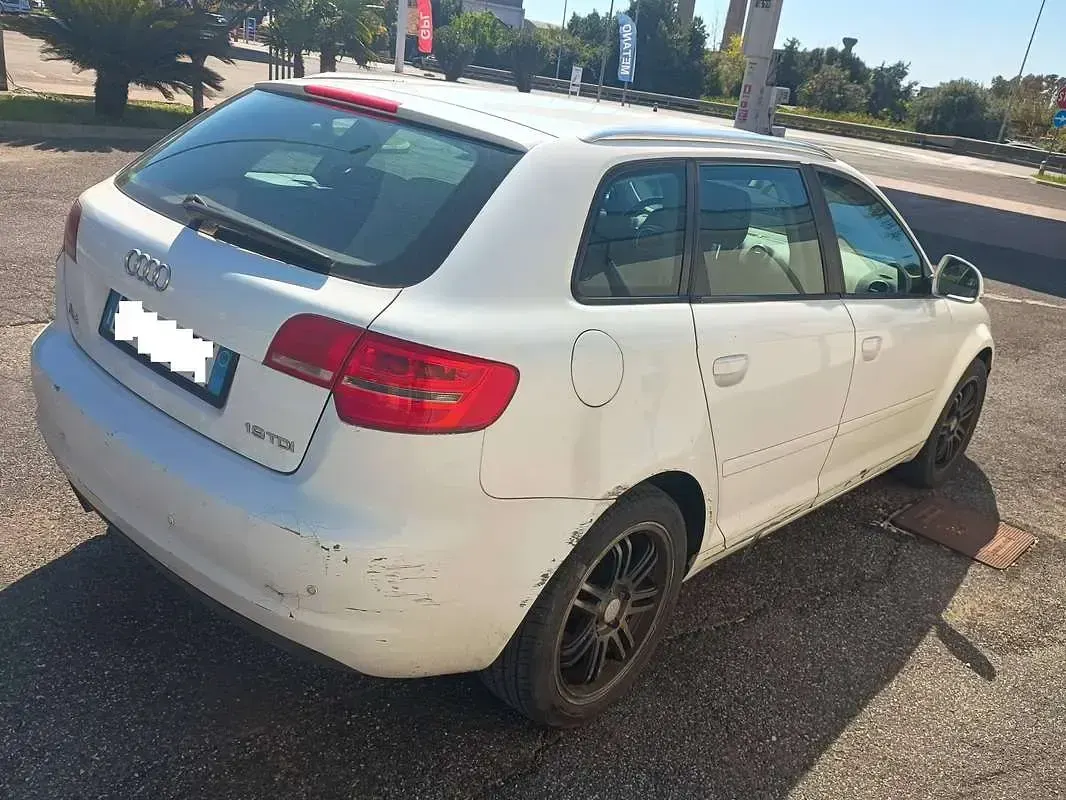 Usata Audi A3 Sportback Attraction 105 CV (77 kW) 2009 Bianco Utilitaria