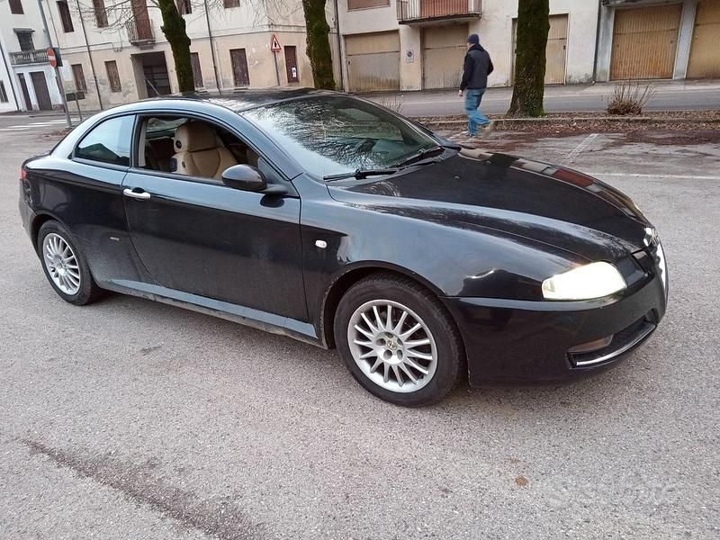 Usata Alfa Romeo GT Progression 150 CV (110 kW) 2007 Nero Coupé