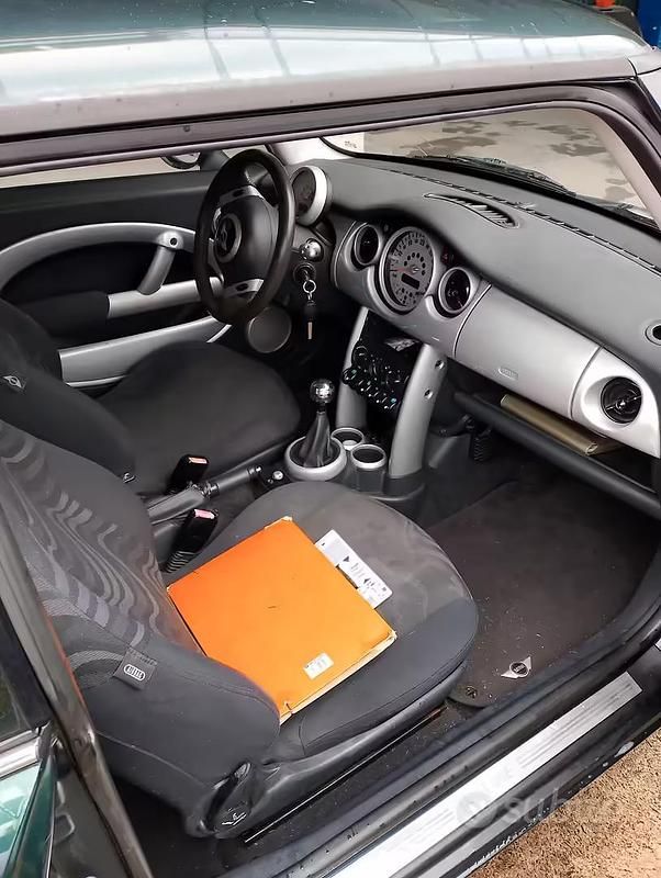 Usata Mini ONE 2003 Verde Utilitaria