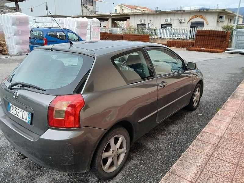 Usata Toyota Corolla 97 CV (71 kW) 2002 Grigio Berlina