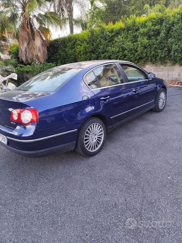 Usata VW Passat 150 CV (110 kW) 2005 Blu Berlina