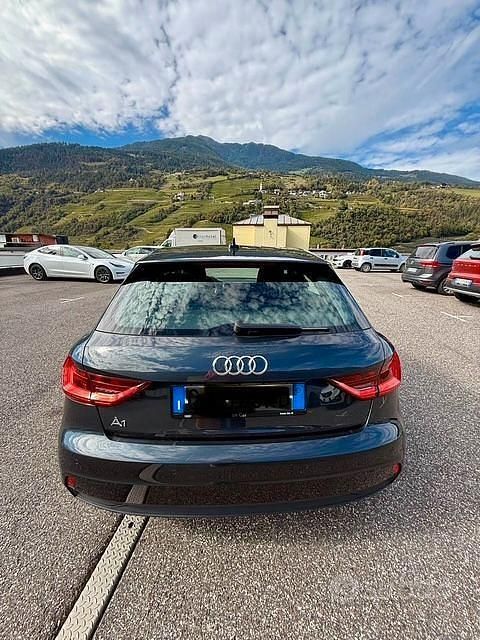 Grigio Usata 2022 Audi A1 Due volumi | 21.500 € (Buon prezzo) - Immagine 1/4