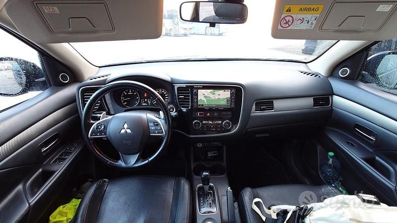 Usata Mitsubishi Outlander 150 CV (110 kW) 2014 Nero SUV