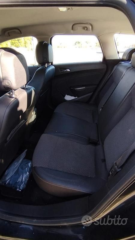Usata Opel Astra 82 CV (60 kW) 2011 Nero Station wagon
