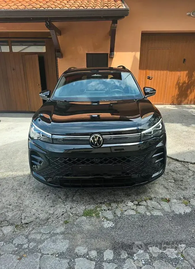 Usata VW Tiguan R-line Plus 150 CV (110 kW) 2025 Nero SUV