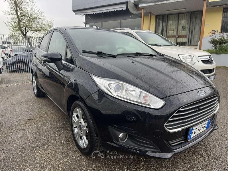 Usata Ford Fiesta Titanium 95 CV (69 kW) 2016 Blu/azzurro Berlina