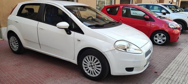 Usata Fiat Grande Punto Emotion 90 CV (66 kW) 2009 Bianco Utilitaria