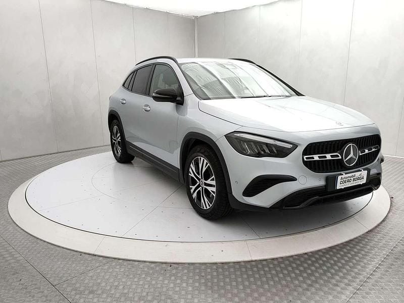 Argento Usata 2024 Mercedes GLA200 Advanced Plus SUV | 37.800 € (Ottimo prezzo) - Immagine 1/4