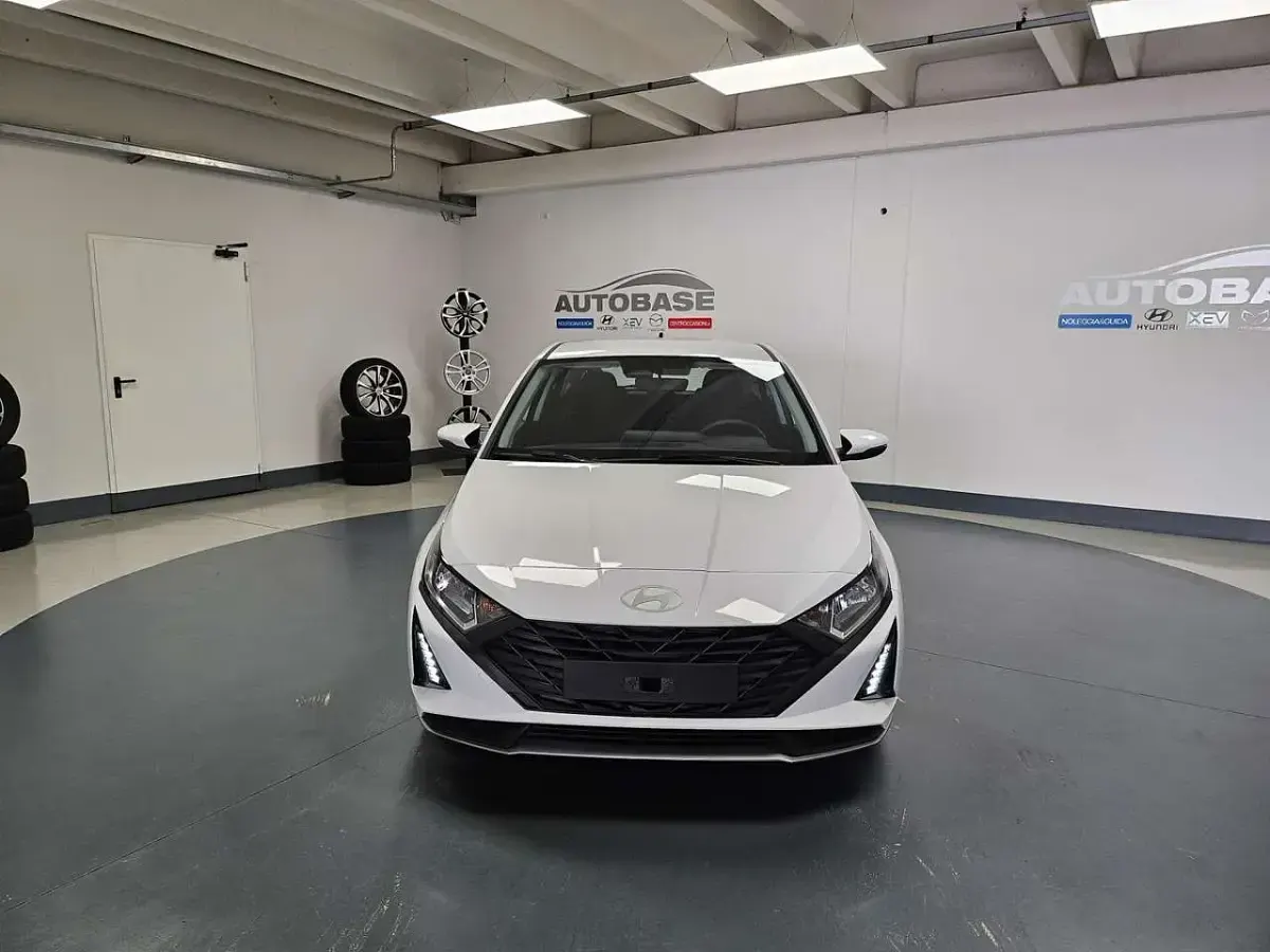 Nuova Hyundai i20 101 CV (74 kW) 2026 Atlas white Utilitaria