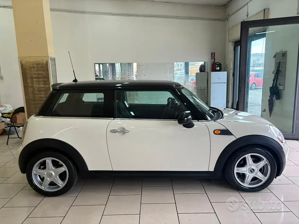 Usata Mini Cooper 109 CV (80 kW) 2007 Beige Utilitaria