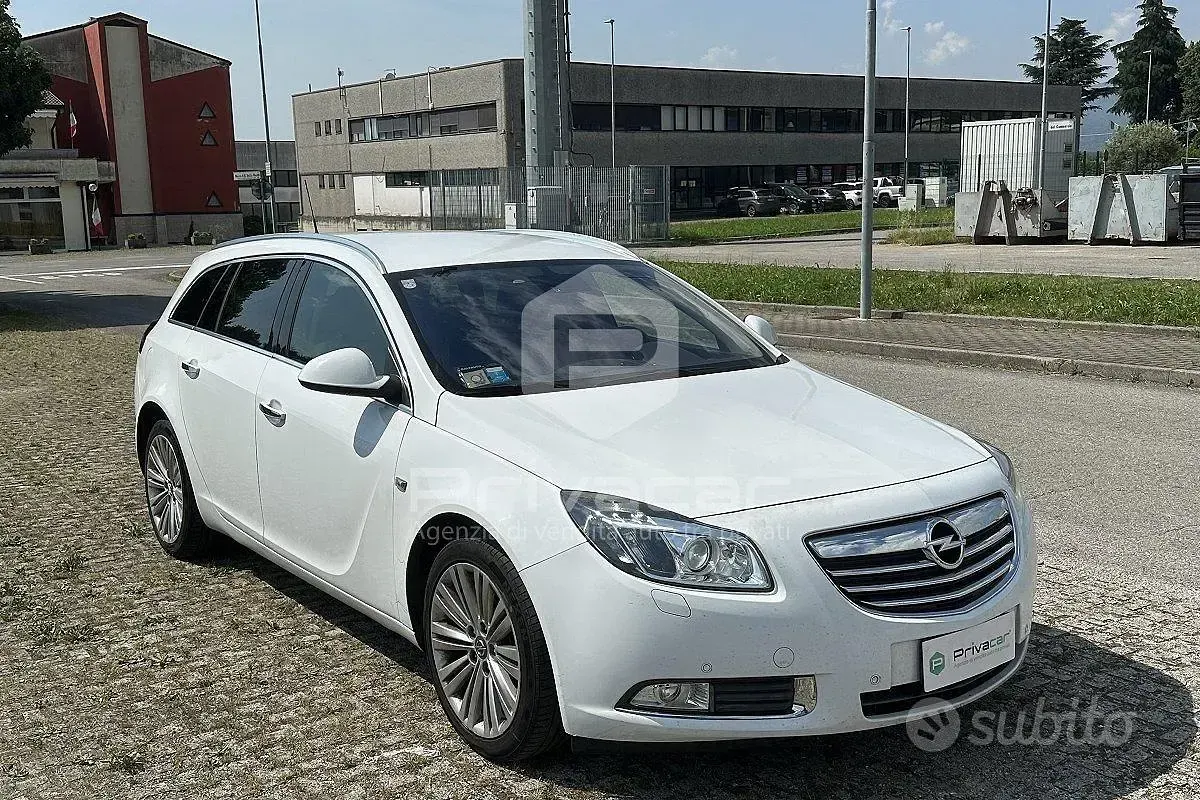 Usata Opel Insignia Cosmo 160 CV (117 kW) 2011 Bianco Station wagon