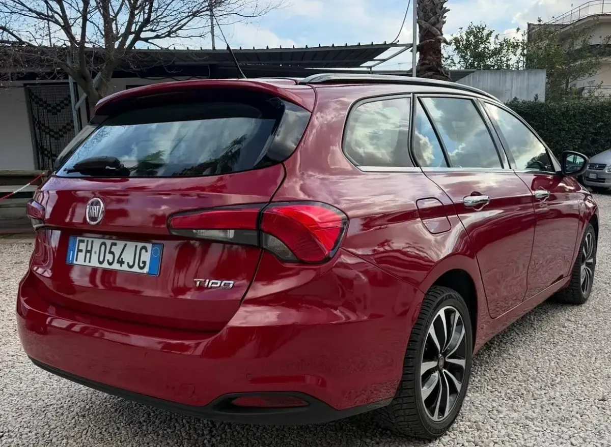 Usata Fiat Tipo Lounge 120 CV (88 kW) 2017 Rosso Station wagon