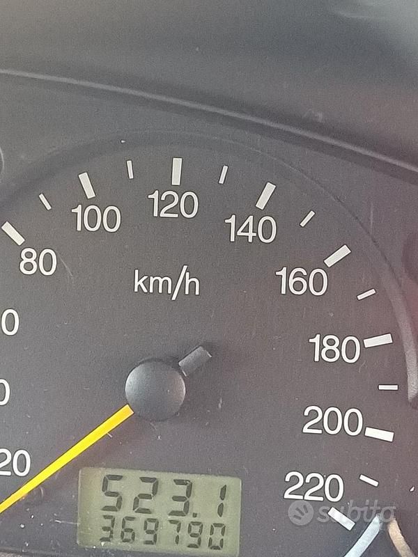 Usata Ford Focus 90 CV (66 kW) 2002 Blu Berlina